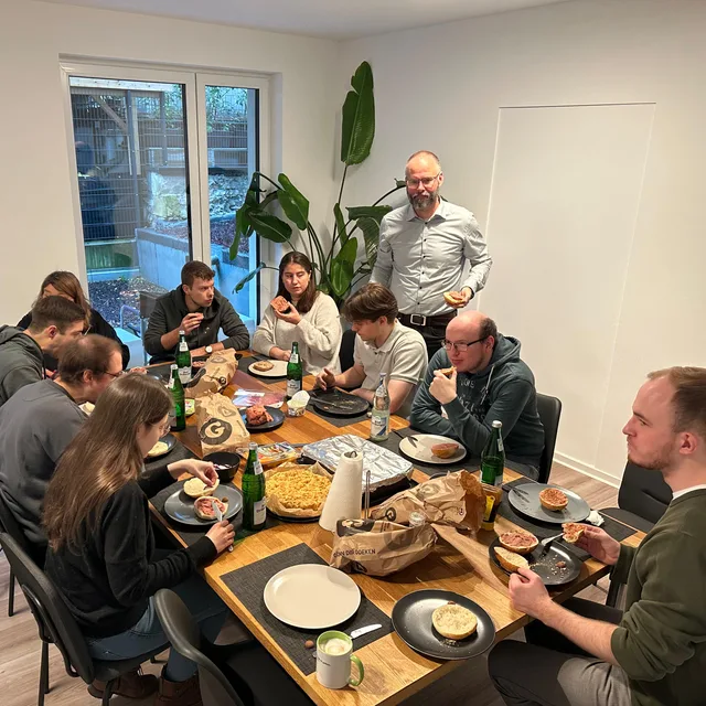 Das Team der codegiganten beim gemeinsamen Mittagessen